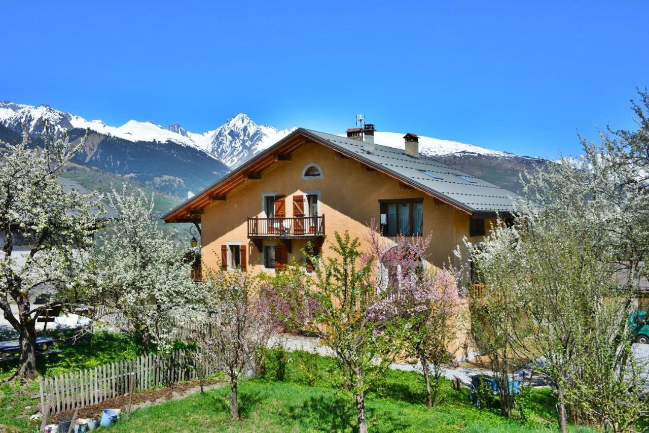 Gite-Auberge De Montvilliers Aime Bagian luar foto