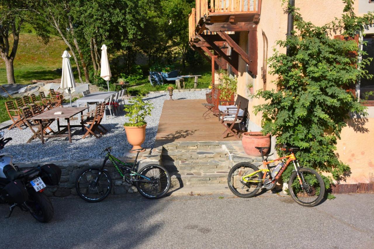 Gite-Auberge De Montvilliers Aime Bagian luar foto