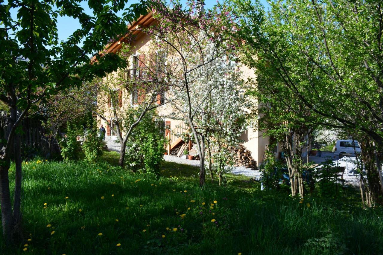 Gite-Auberge De Montvilliers Aime Bagian luar foto