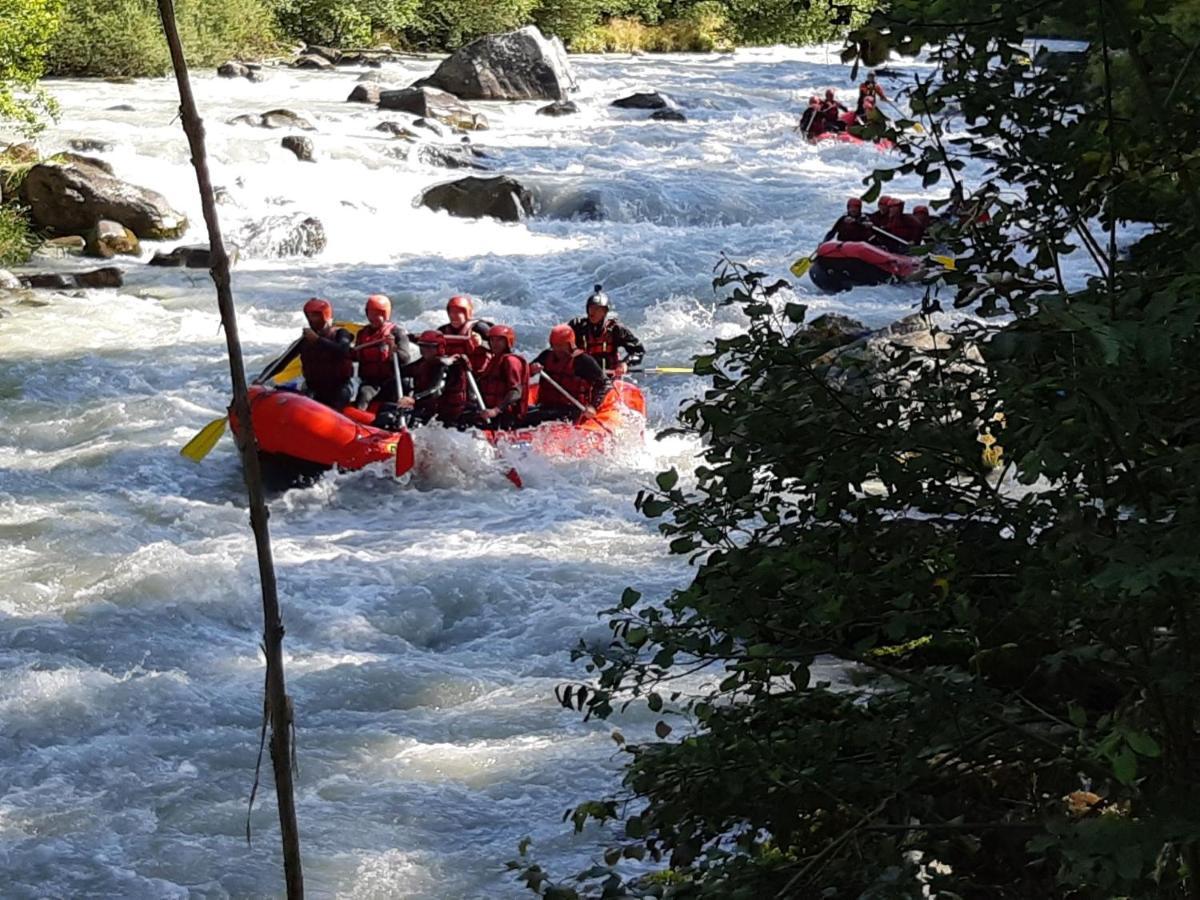 Gite-Auberge De Montvilliers Aime Bagian luar foto