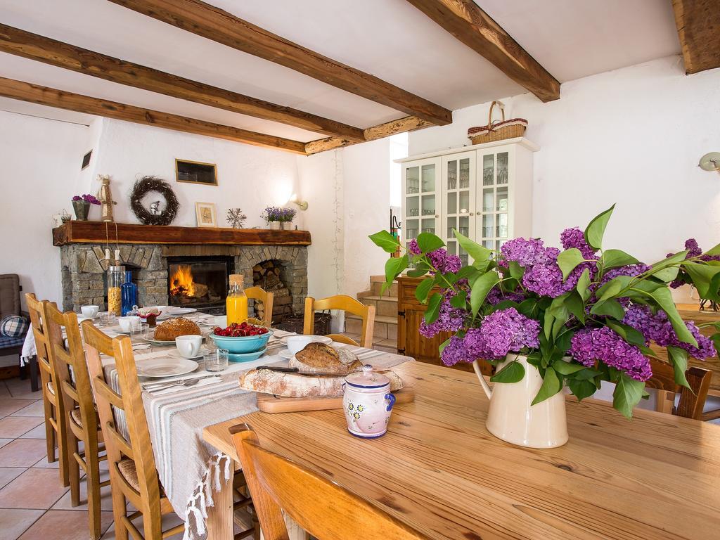 Gite-Auberge De Montvilliers Aime Bagian luar foto