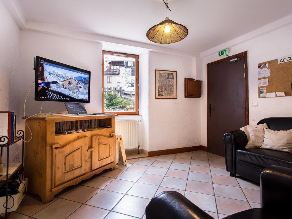 Gite-Auberge De Montvilliers Aime Bagian luar foto