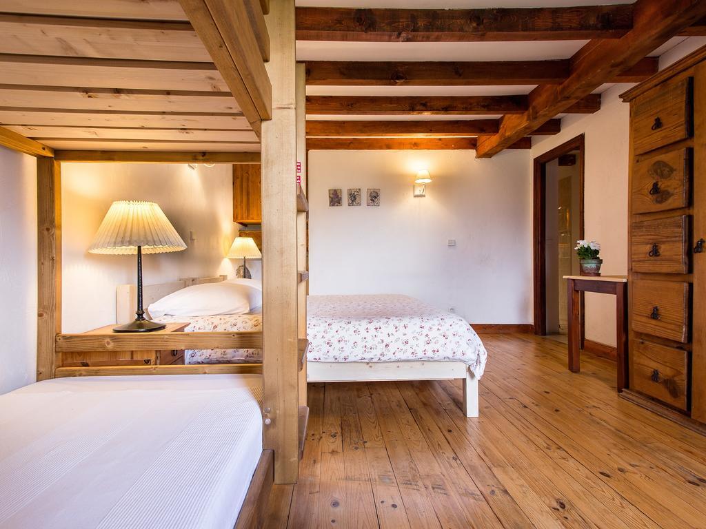 Gite-Auberge De Montvilliers Aime Bagian luar foto