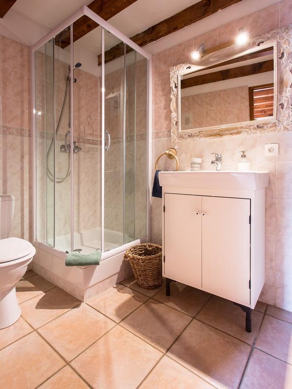 Gite-Auberge De Montvilliers Aime Bagian luar foto