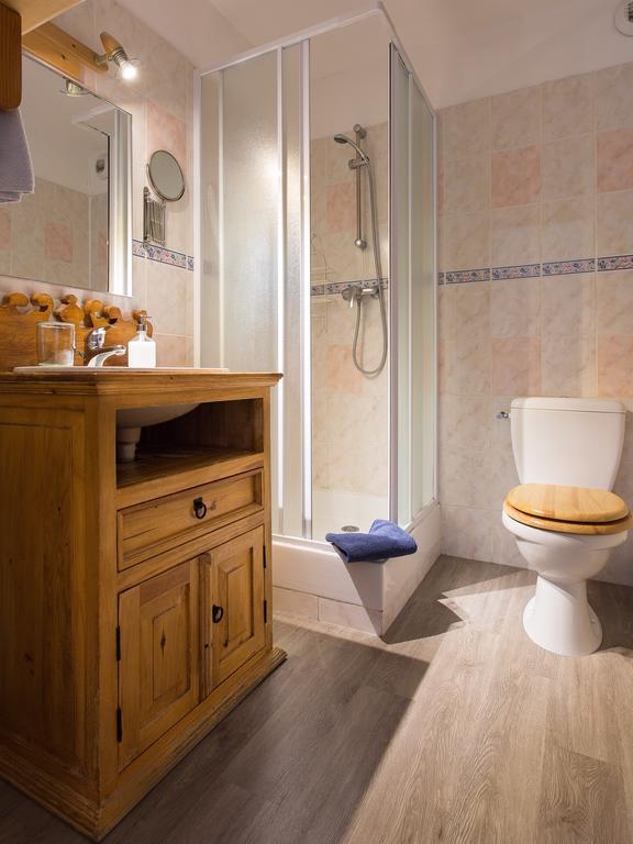 Gite-Auberge De Montvilliers Aime Bagian luar foto