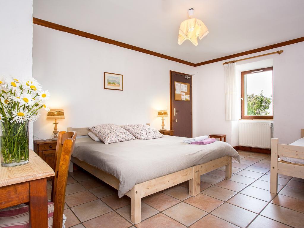 Gite-Auberge De Montvilliers Aime Bagian luar foto
