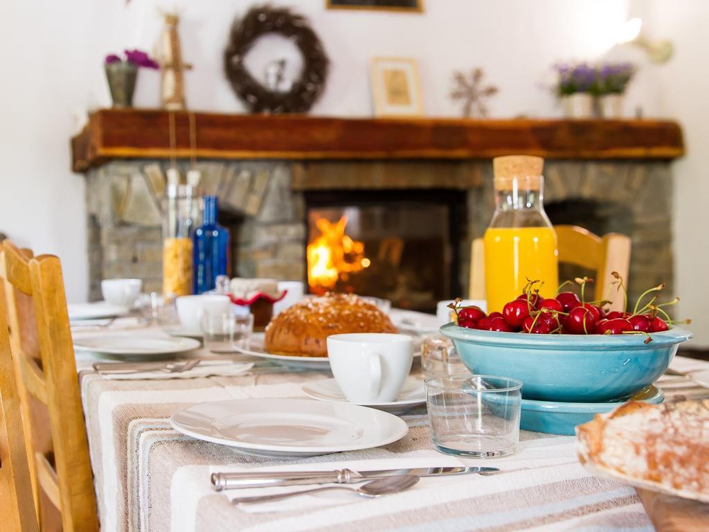 Gite-Auberge De Montvilliers Aime Bagian luar foto
