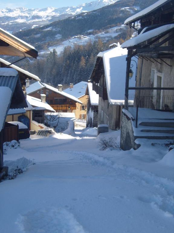 Gite-Auberge De Montvilliers Aime Bagian luar foto