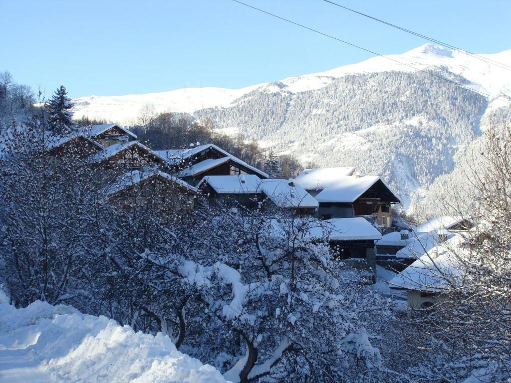 Gite-Auberge De Montvilliers Aime Bagian luar foto